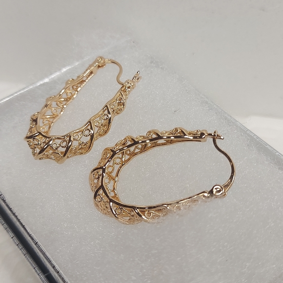 GOLD PLATED FASHION HOOP EARRINGS - Picture 3 of 13